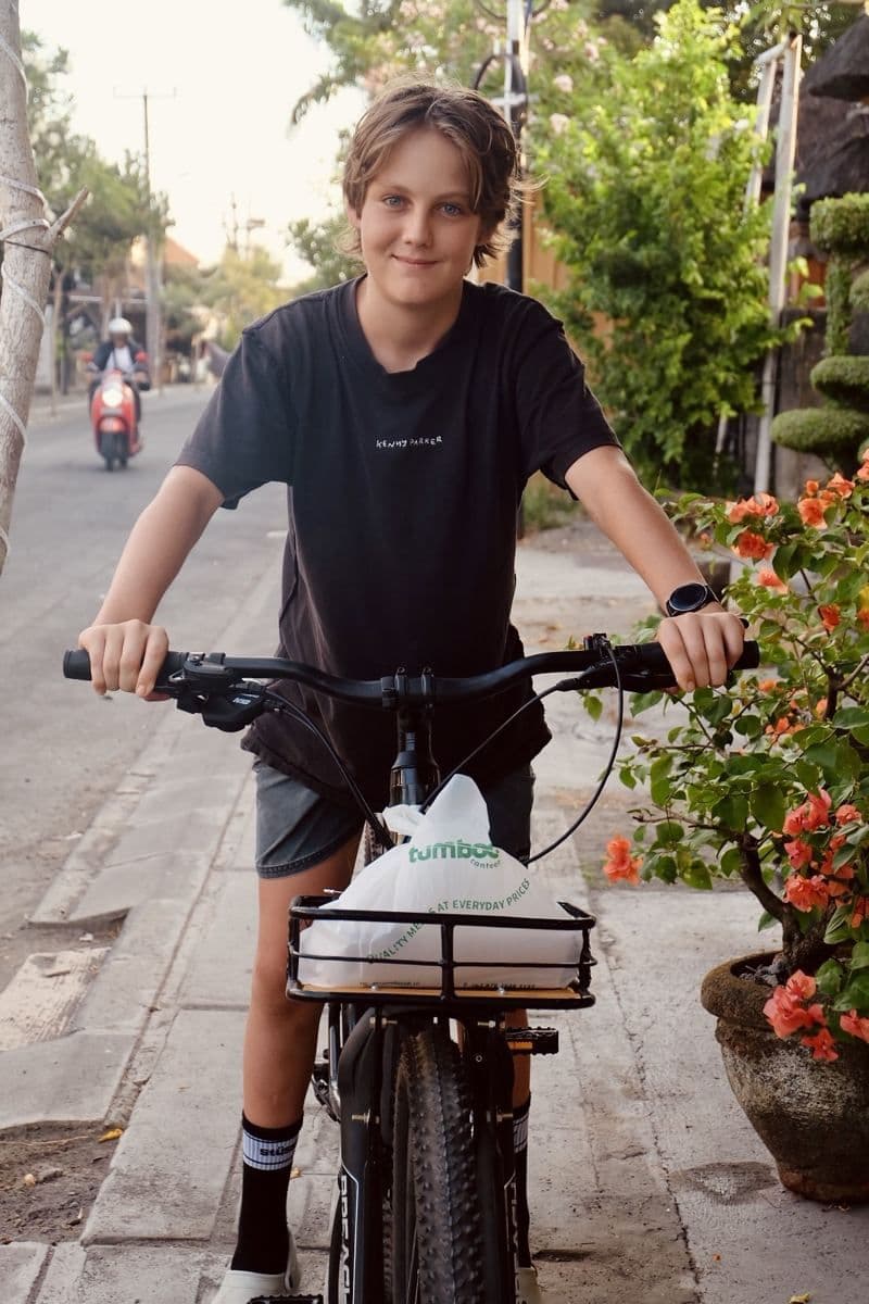 Kid on a bike with a Tumboo bag