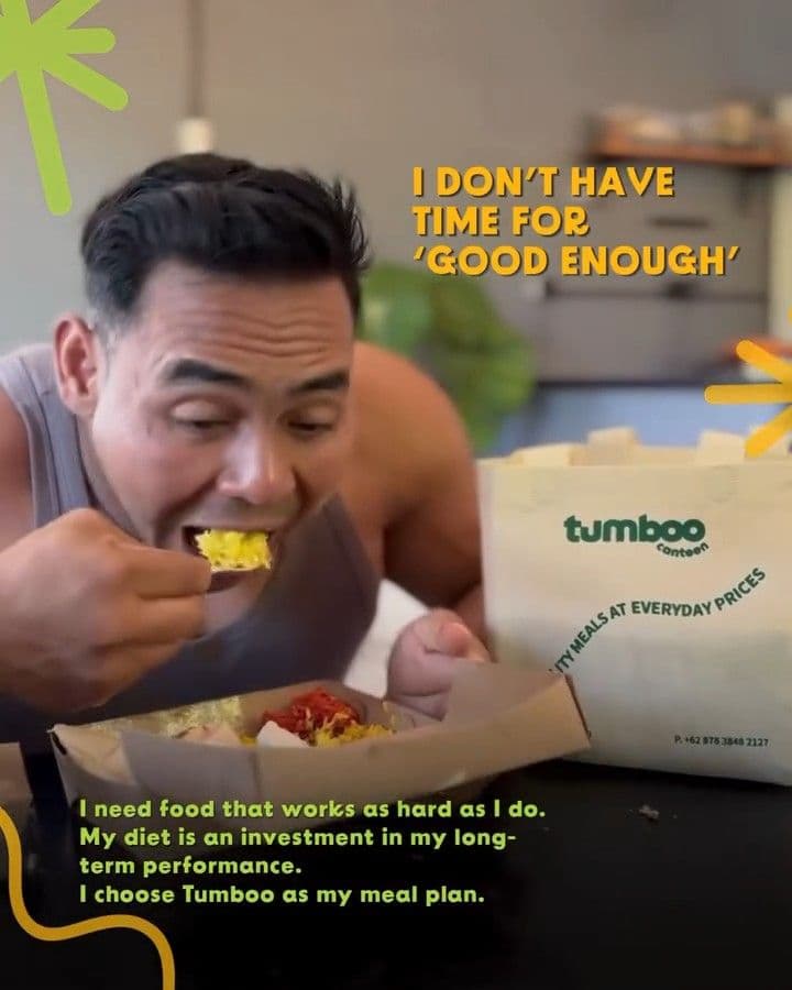 Rihi eating Tumboo